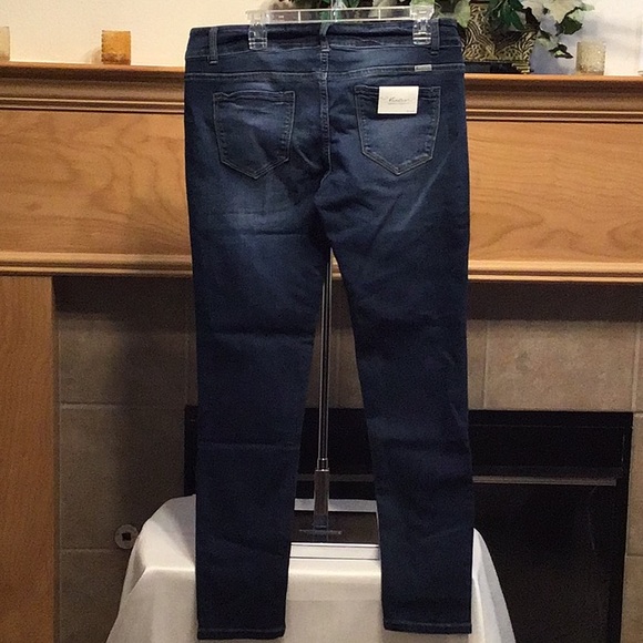 SKINNY JEANS-FITS A SIZE 31-HAS A LITTLE STRETCH - Picture 3 of 11